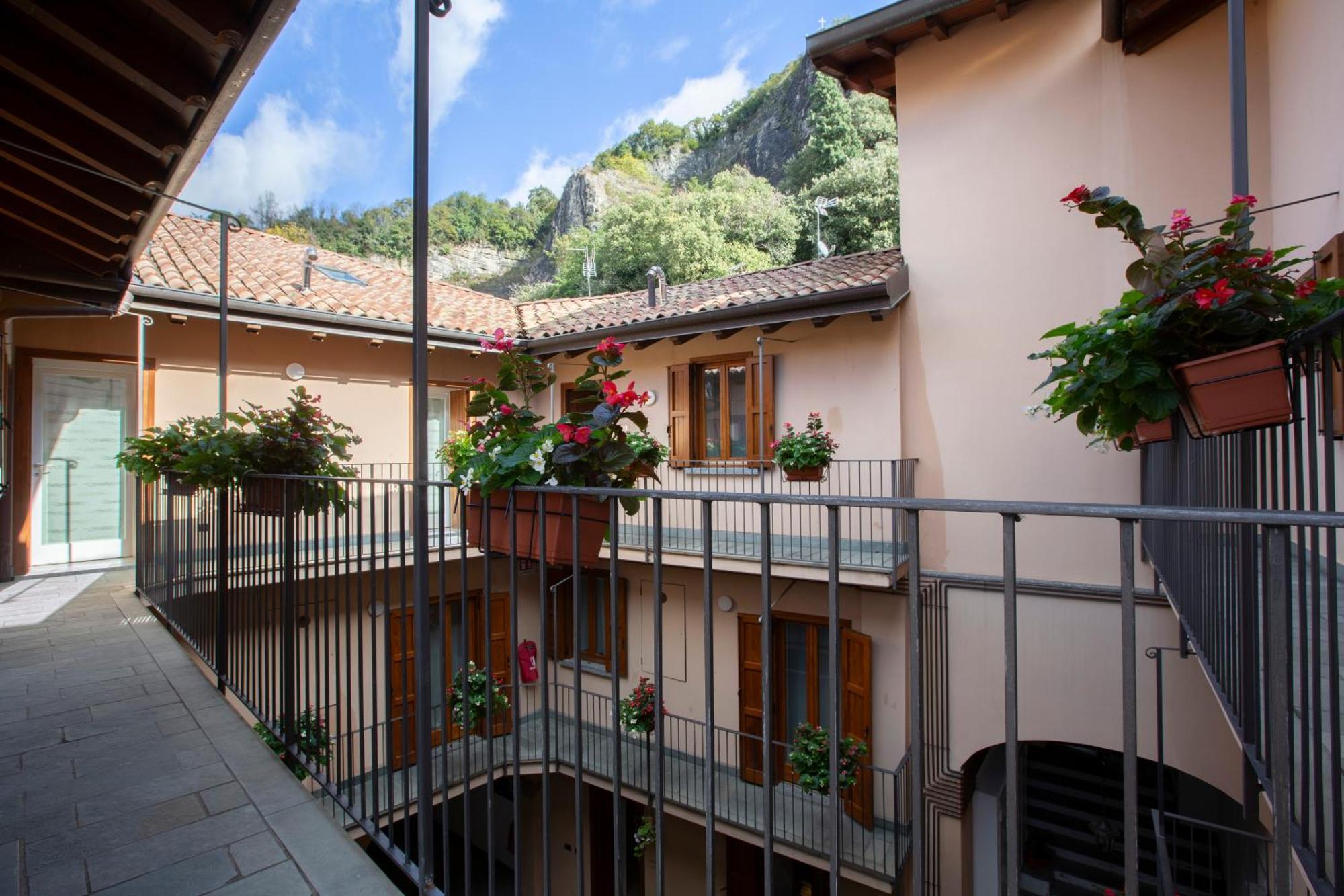 La Casa Del Sarto - Rooms And Apartments Lecco Eksteriør bilde