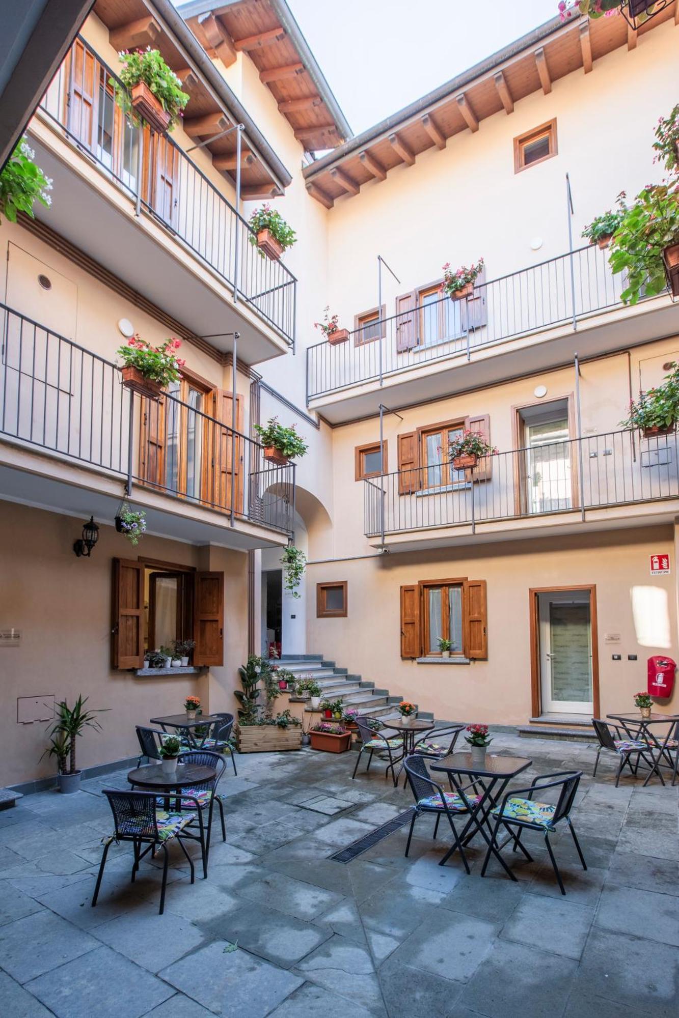 La Casa Del Sarto - Rooms And Apartments Lecco Eksteriør bilde
