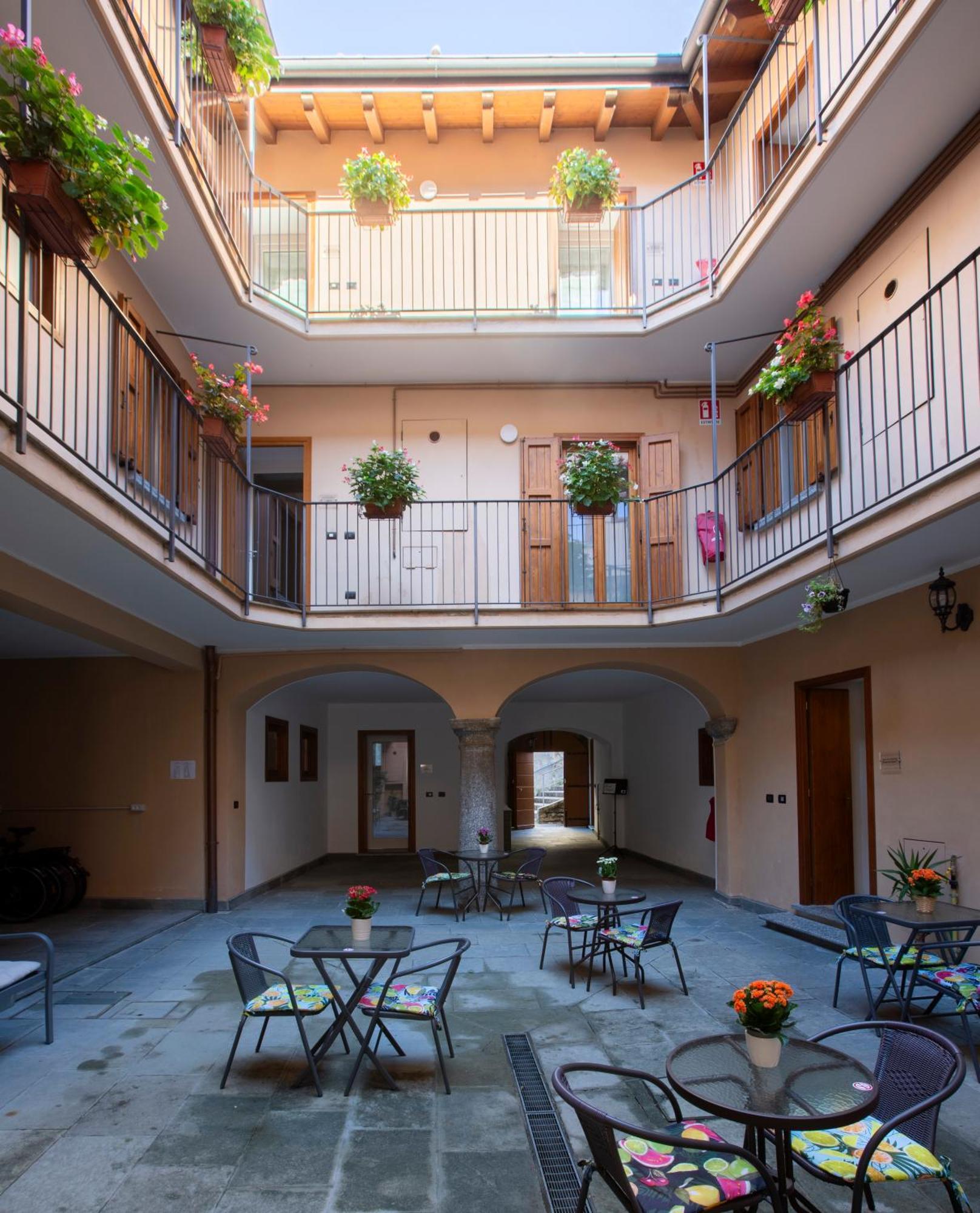 La Casa Del Sarto - Rooms And Apartments Lecco Eksteriør bilde