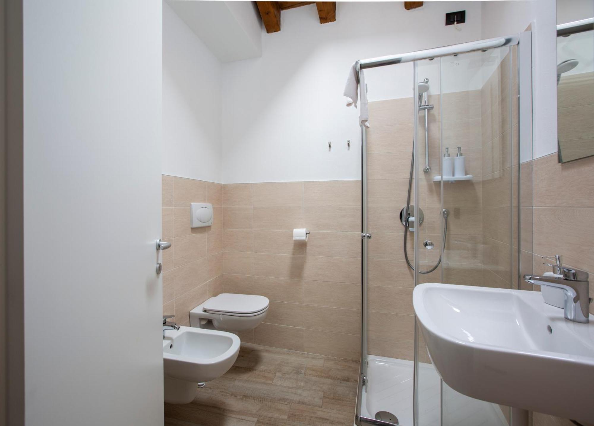 La Casa Del Sarto - Rooms And Apartments Lecco Eksteriør bilde